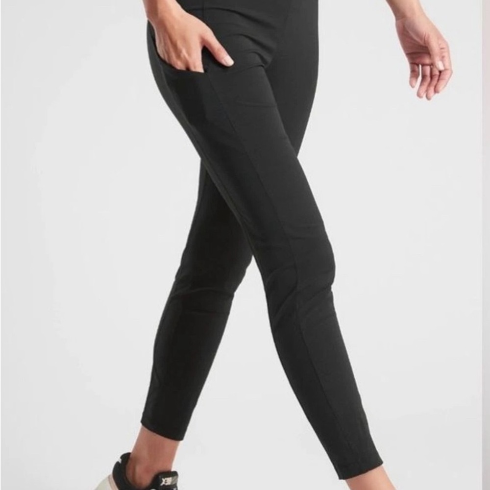 Athleta Women’s Trekkie Hybrid Crop Tight Leggings Black in size 10
